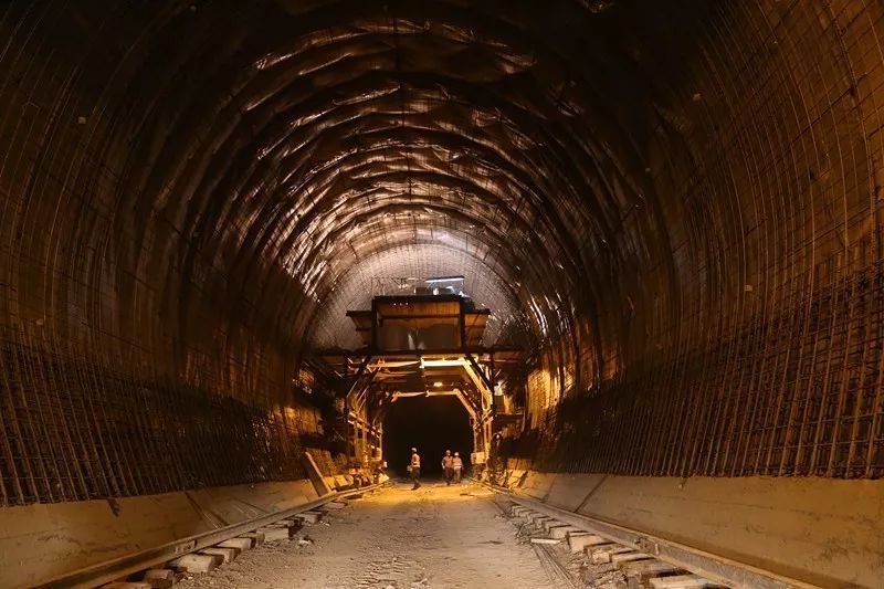 隧道鋼花管在混凝土注漿過程解析